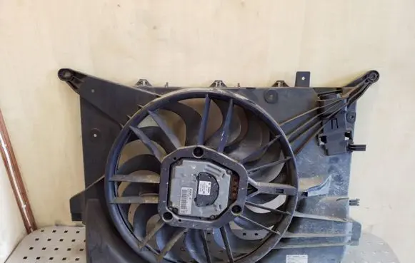 Volvo XC70 Radiator cooling fan shroud 30741238 0936821 30749760
