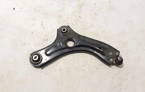 Dacia Duster Front lower control arm/wishbone 545002046R