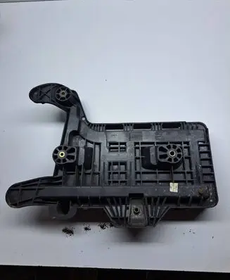 Volkswagen Golf V Battery tray 1K0915333C