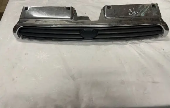Subaru Legacy Front bumper upper radiator grill