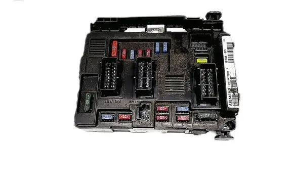 Peugeot 206+ Fuse module 9650618480