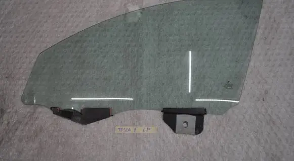 Tesla Model Y Front door window glass four-door 43R011693 E000472