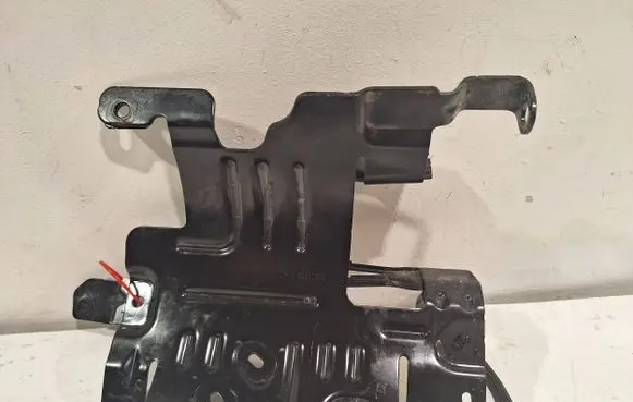 Peugeot 208 Other engine bay part 9827428380