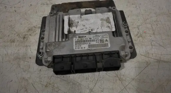 Peugeot 3008 I Engine control unit/module 9653958980 0281013334