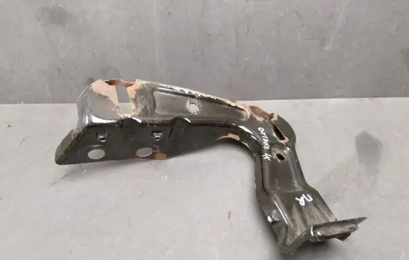 Headlight/headlamp mounting bracket