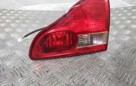 Toyota Avensis Verso Tailgate rear/tail lights