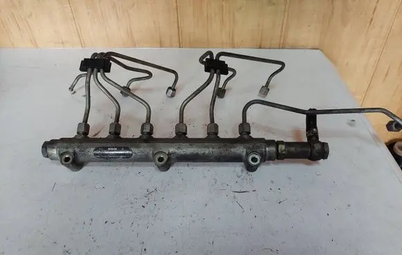 Volvo S80 Fuel main line pipe 8658252 0445215010
