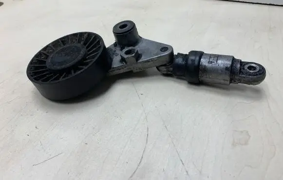 Opel Vectra B Generator/alternator belt tensioner 