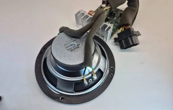 Audi A3 S3 A3 Sportback 8P Subwoofer speaker 8637611568 2X20 863761156