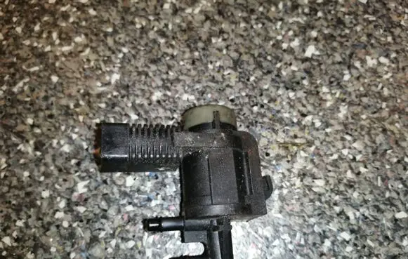 Volkswagen Multivan T5 Turbo solenoid valve 1J0906283C