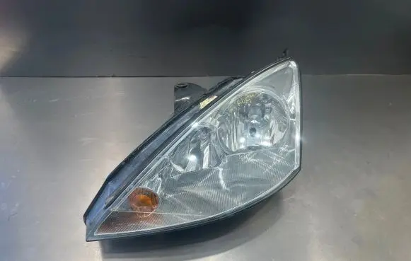 Ford Focus Headlight/headlamp 2M5113W030BF