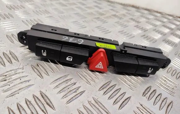 KIA Ceed Hazard light switch 937001H000