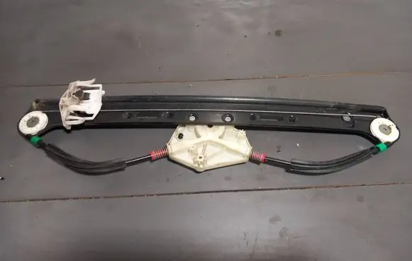 BMW X3 E83 Front door window regulator with motor E007083011