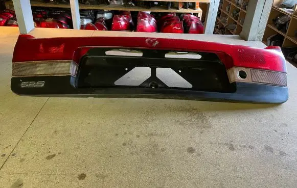 Mazda 626 Trunk door license plate light bar 0431394