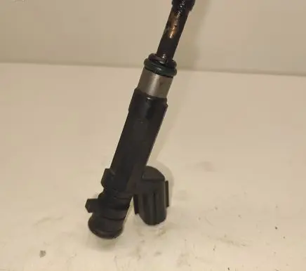 Nissan Juke I F15 Fuel injector