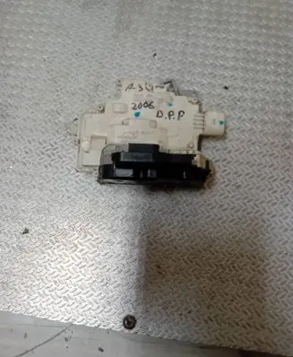 Audi A3 S3 A3 Sportback 8P Front door lock