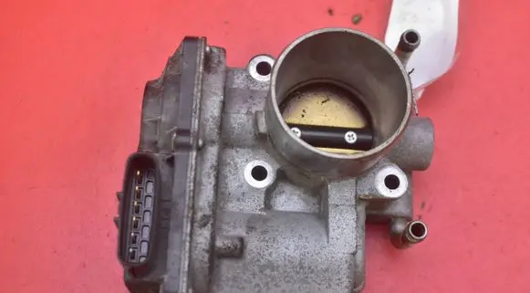 Suzuki Swift II Throttle body valve 69L0-1660