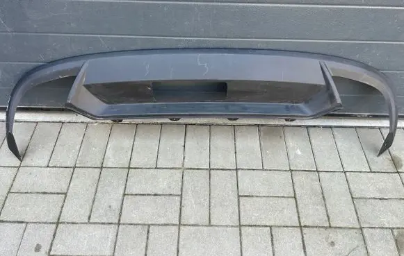 Front bumper lip