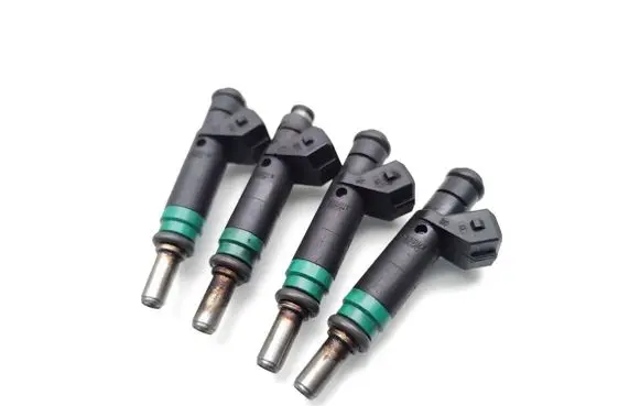 BMW 5 E60 E61 Fuel injectors set 7525714