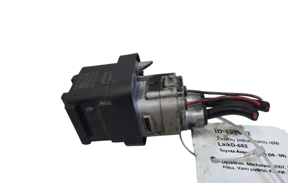 Toyota Avensis T250 Glow plug pre-heat relay 2861067010 1567000671