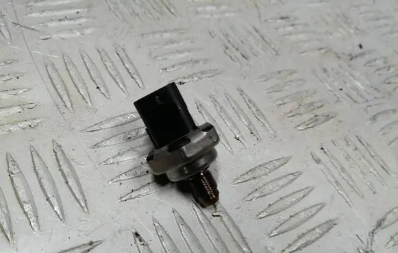 Citroen e-C3 Fuel pressure sensor 9833185380
