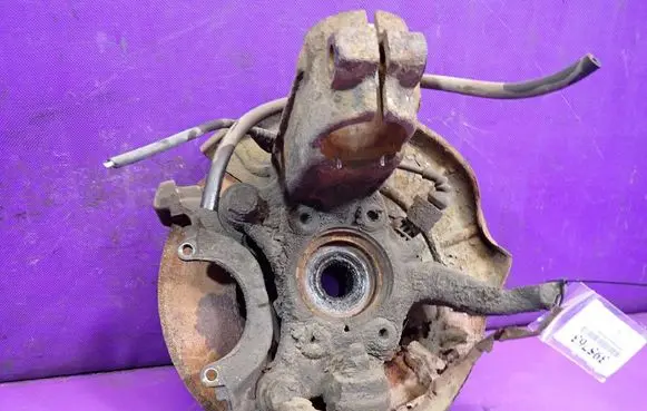 Volkswagen Touran I Front wheel hub spindle knuckle