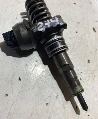 Skoda Fabia Mk1 (6Y) Fuel injector 045130073T