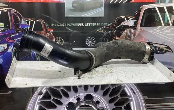BMW 1 F20 F21 Intercooler hose/pipe 7597587