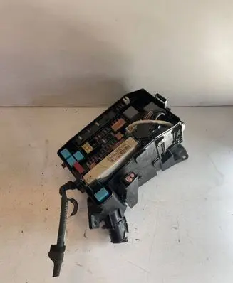 Toyota Prius+ (ZVW40) Fuse module 8264147090 72815793
