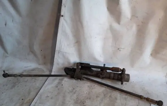 Volkswagen PASSAT B2 Steering rack 811419105B