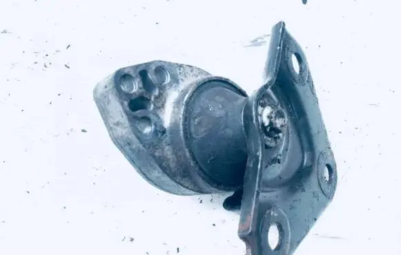 Ford Fusion Engine mount bracket 2s616f012gc 2s61-6f012-gc