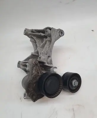 Nissan X-Trail T32 Generator/alternator bracket 117105124R