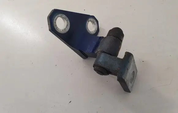 Volkswagen PASSAT B6 Front door upper hinge 3C0831402D