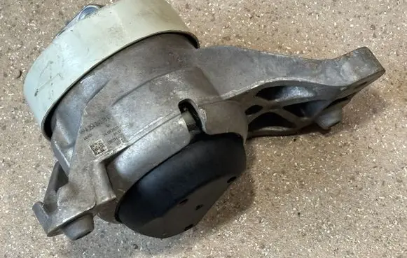 Mercedes-Benz GLC C254 Engine mount bracket A2542403500