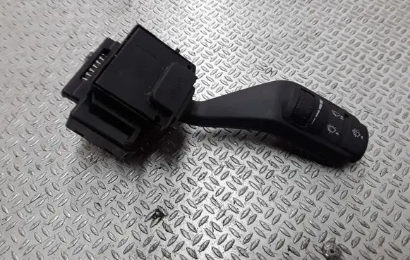 Ford Focus Wiper control stalk 17D940