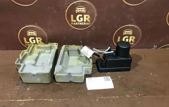 Mercedes-Benz E W211 Central locking vacuum pump 2038000048