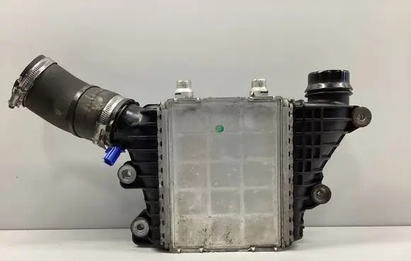 Land Rover Evoque I Intercooler radiator GJ329L440AD