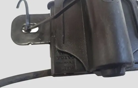 Volvo V40 Engine bonnet/hood lock/catch 31371016
