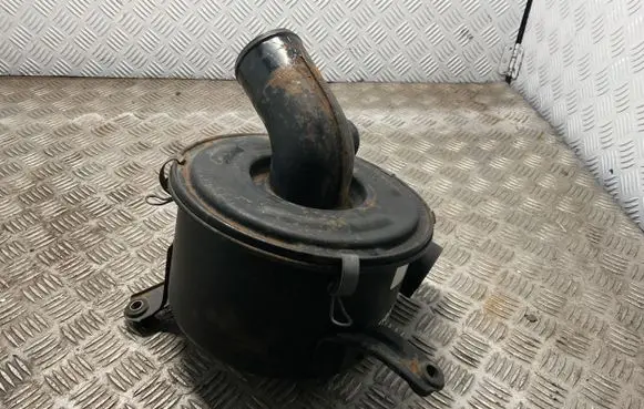 Toyota Hilux (N80, N90, N100, N110) Air filter box