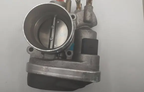 Volkswagen Golf VI Throttle valve A2C53093430 11131T