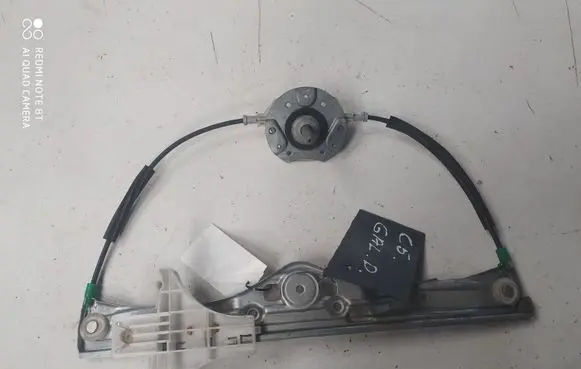 Rear door manual window regulator