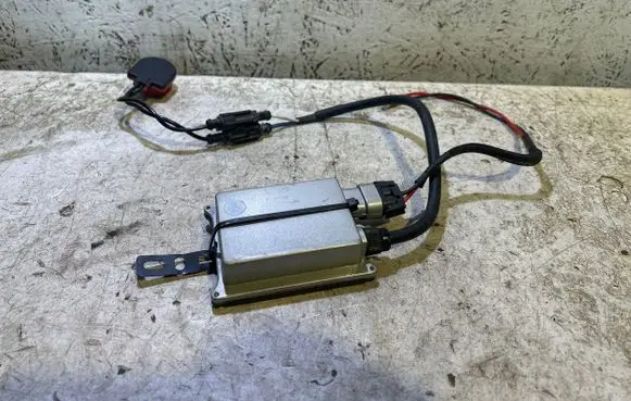 Toyota Avensis T270 Headlight ballast module Xenon 10R023769