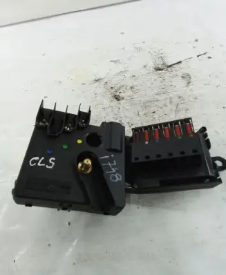 Mercedes-Benz CLS C219 Fuse module 2119820402