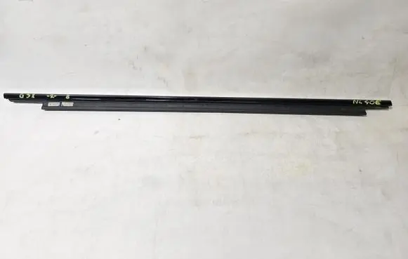 BMW 6 G32 Gran Turismo Front door glass trim molding 7415686