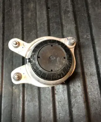 Mercedes-Benz E W238 Engine mount bracket A2382400600