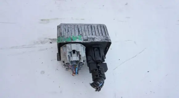 Opel Zafira C Glow plug pre-heat relay 55574293