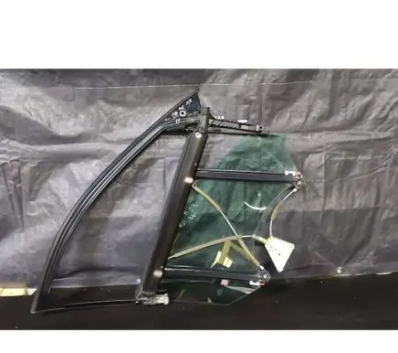 Audi A3 S3 8P Front door window/glass frame 8P4837629