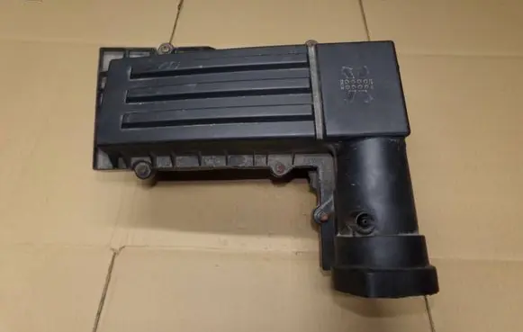 Volkswagen PASSAT B6 Air filter box 3C0129607AP