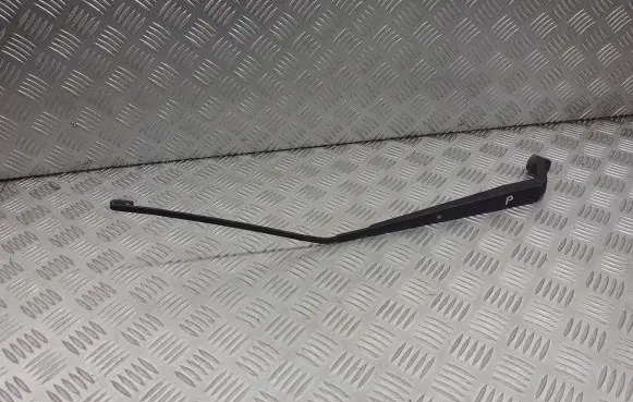 Suzuki Alto Front wiper blade arm