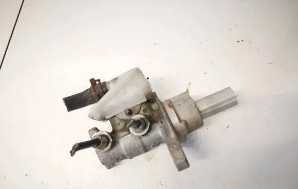 Master brake cylinder